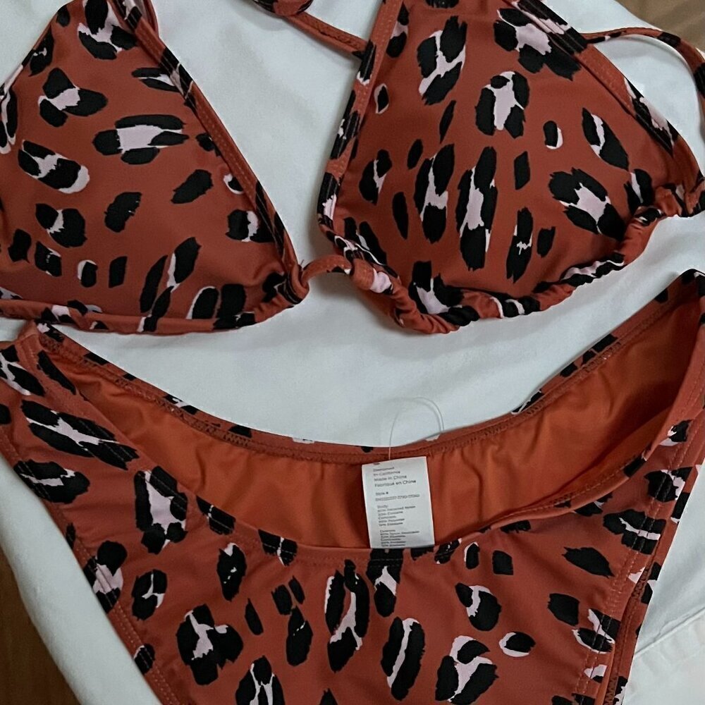 Fabletics Two-Piece Swimsuit in Burnt Ochre Wavy Leo Size M
